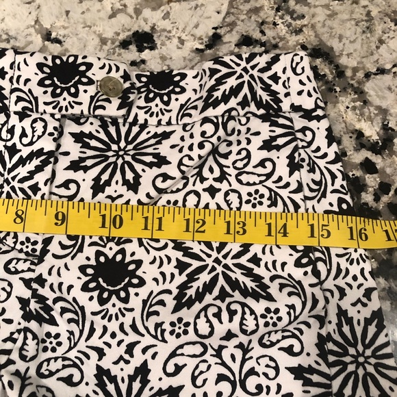 J. Crew Factory City Fit Black White 3" Floral Shorts - Picture 5 of 9
